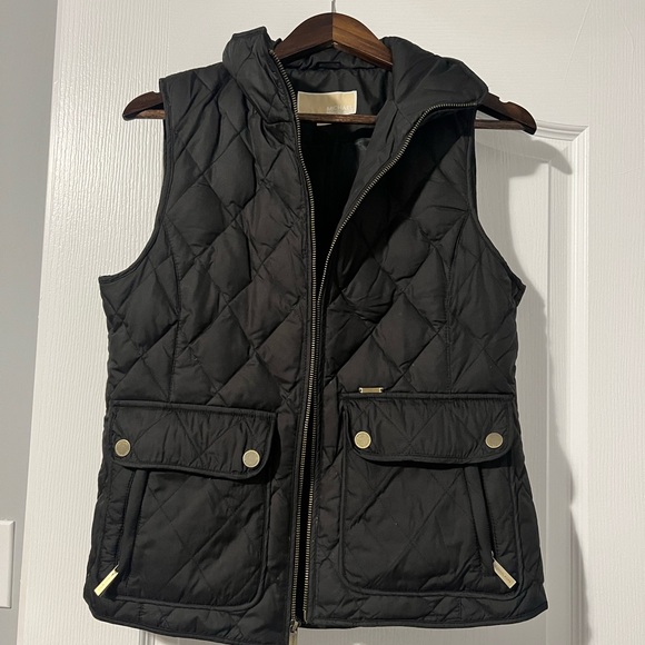 Michael Kors lightweight quilted down vest. In black. Size S. - Picture 1 of 3